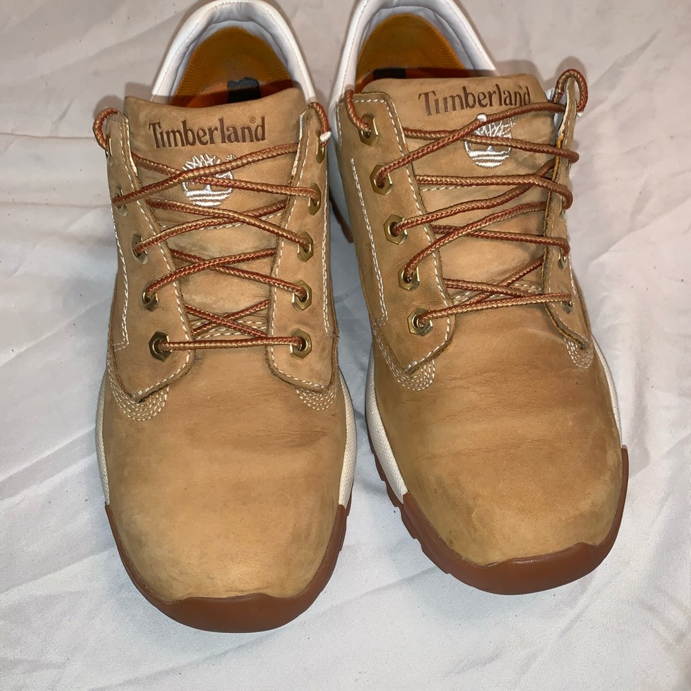 Woman’s timberland low top sneakers